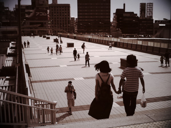 �l�X�̐����Ă��鐢�E�݂͌��ɈقȂ��Ă���