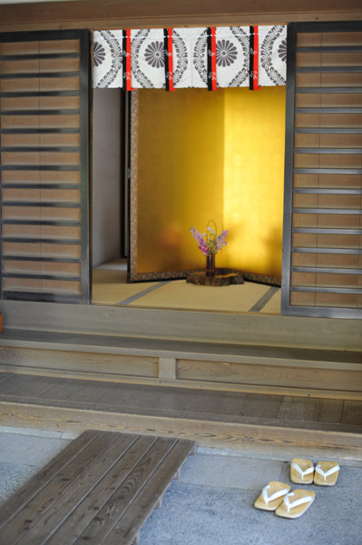 �Ў������̓���