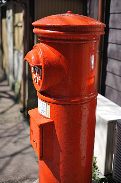 �̂Ȃ���̐ԃ|�X�g