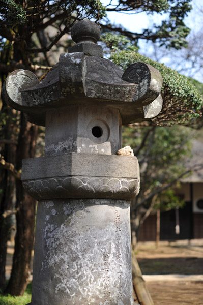 ���ю��̋����̐Γ��U