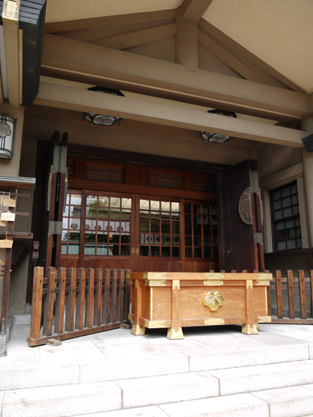 �����_�Ђ̕��i