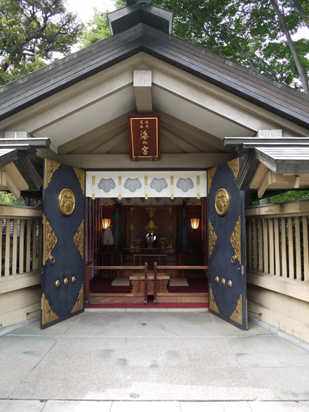 �����_�Ђ̕��i