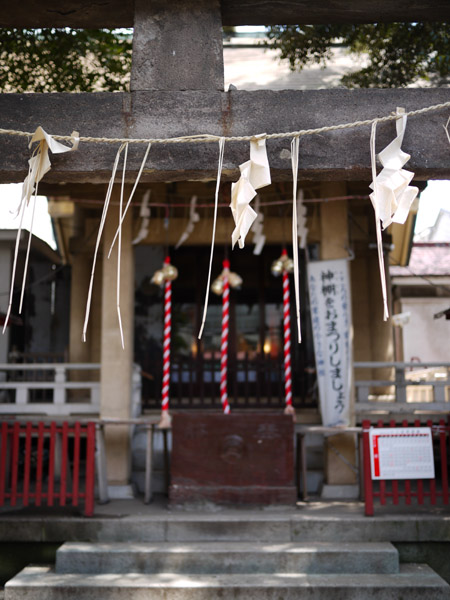 �F����א_��