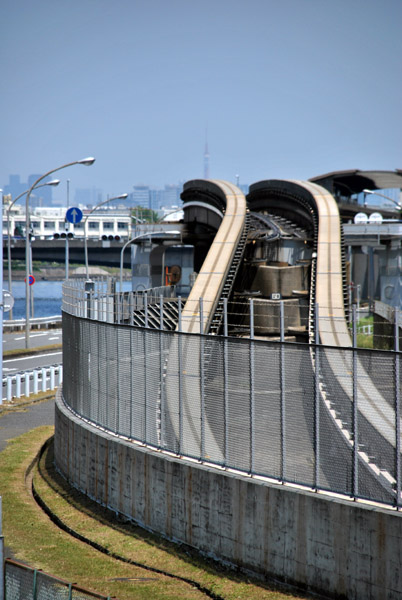 �������m���[���̋O��