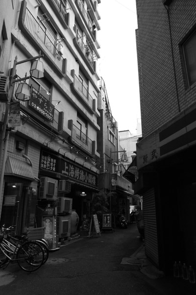 JR��ˉw�̉w�O���i