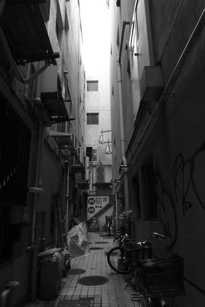 JR��ˉw�̉w�O���i