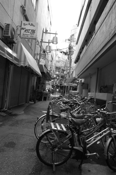 JR��ˉw�̉w�O���i