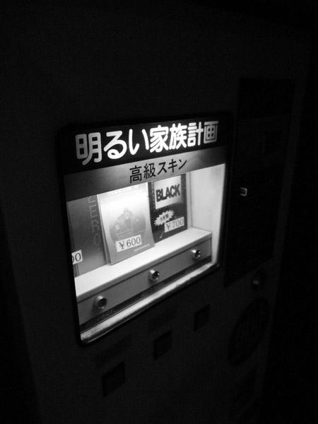 �d�e����