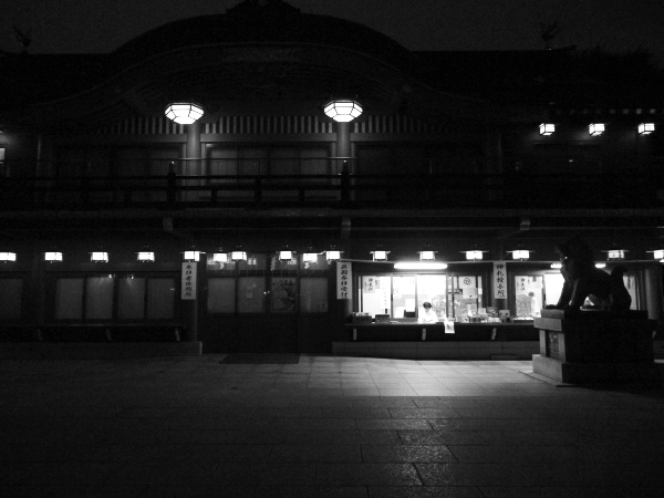 �d�e����