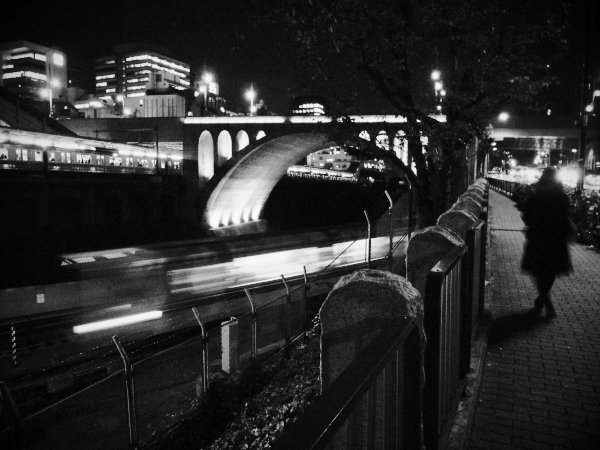 �d�e����