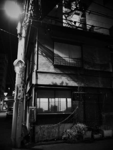 �d�e����