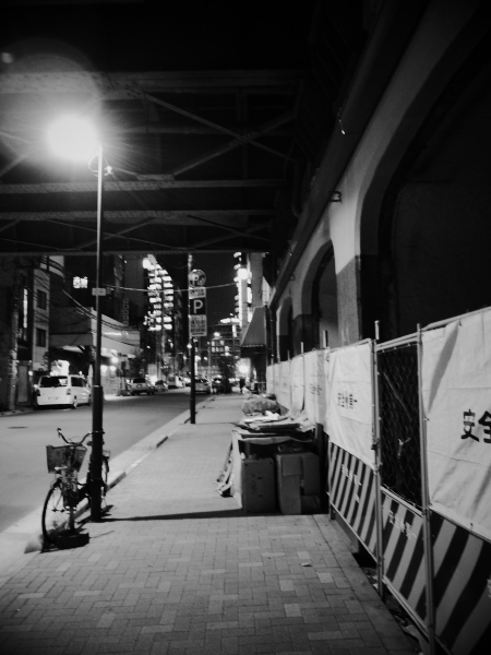 �d�e����