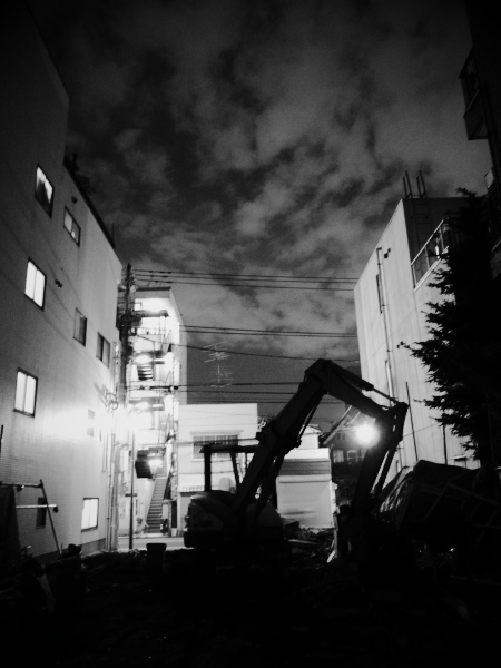 �d�e����