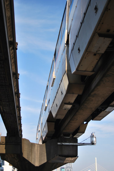 �O���̏��͋������铌�����m���[��