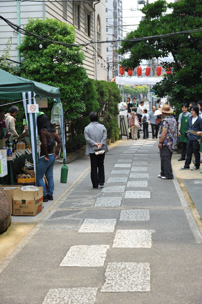 ���s�̕��i