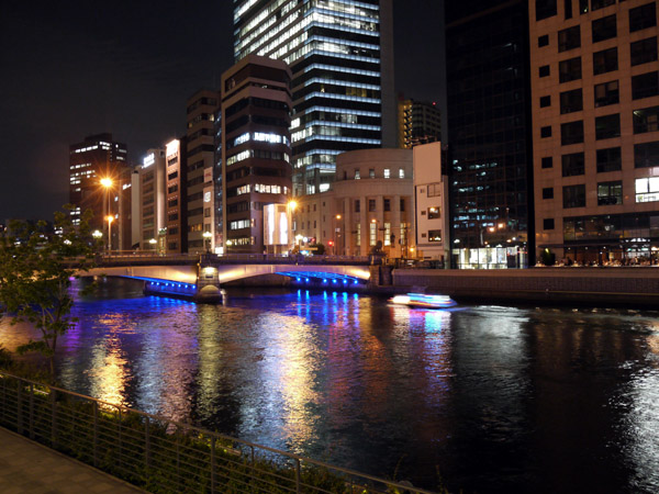 ���C�g�A�b�v���ꂽ���D