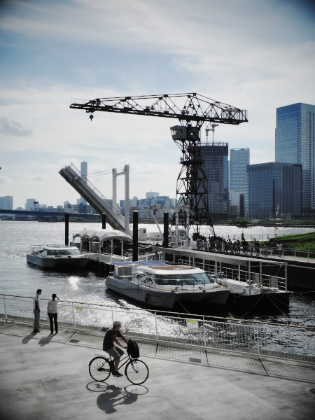 �s���t�C�������̃N���[���̃��j�������g