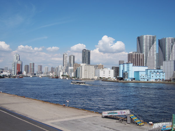 �|�łӓ���ʂ�߂��鐅��o�X