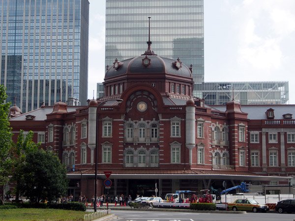 �V�����w�ۂ̓��ԃ����K�w�ɂ̃O�����h�I�[�v���P���O�̊ۂ̓��k���̉w�ɂ̕��i