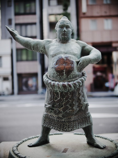 �����̓��H�e�ɂ��鏬���ȗ͎m����