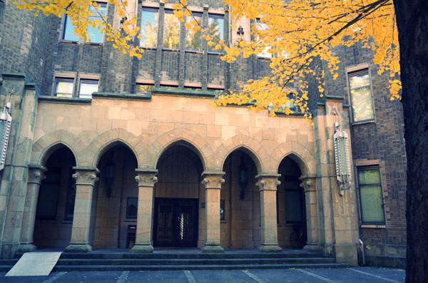  ������w�{���L�����p�X�̋�ǂ̍g�t 