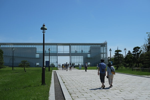 �ċ�̉��̊����ՊC�����̃N���X�^���r���[