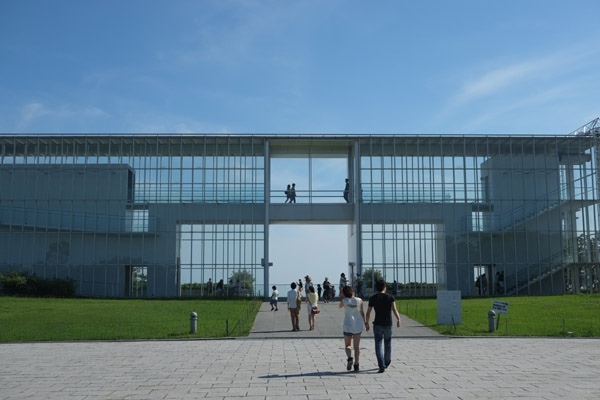 �ċ�̊����ՊC�����ƃN���X�^���r���[