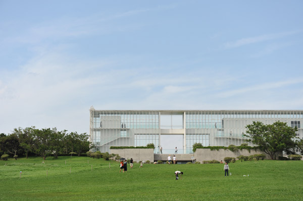 �J��25���N�L�O���ʖ����J�����̊����ՊC�������̕��i