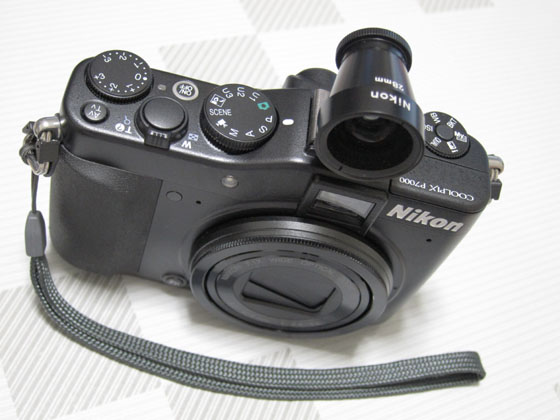 Nikon Coolpix P7000��28mm�O�t�����w�t�@�C���_�[�𑕒�